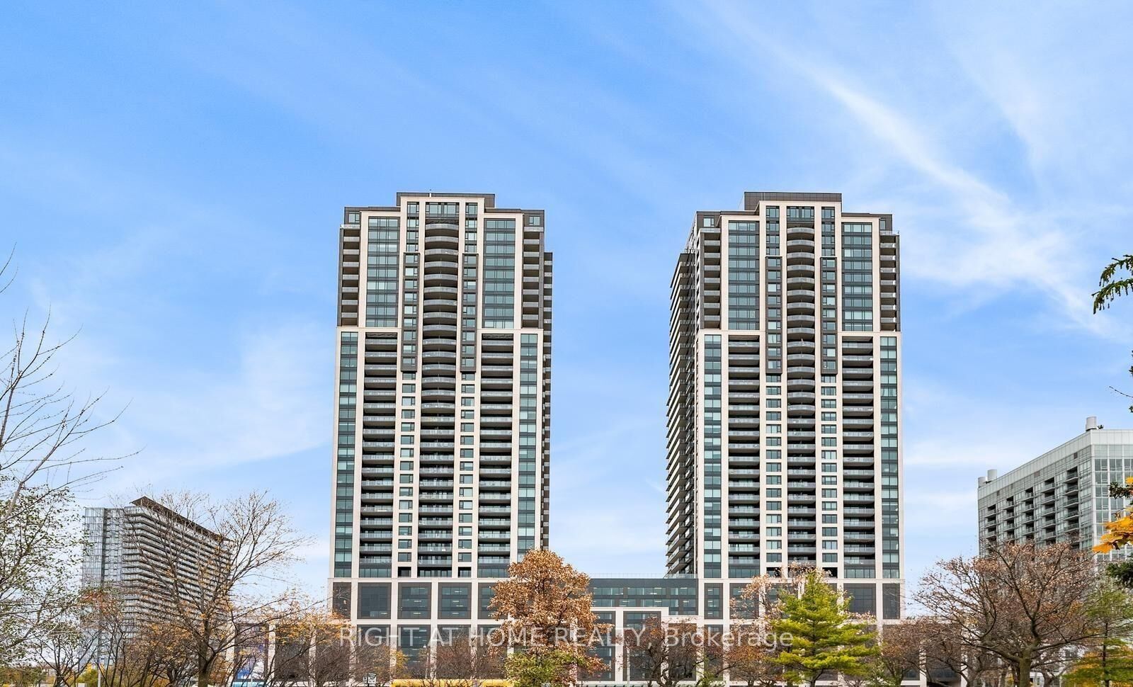 Property Photo:  1926 Lake Shore Boulevard W 1203  ON M6S 1A2 