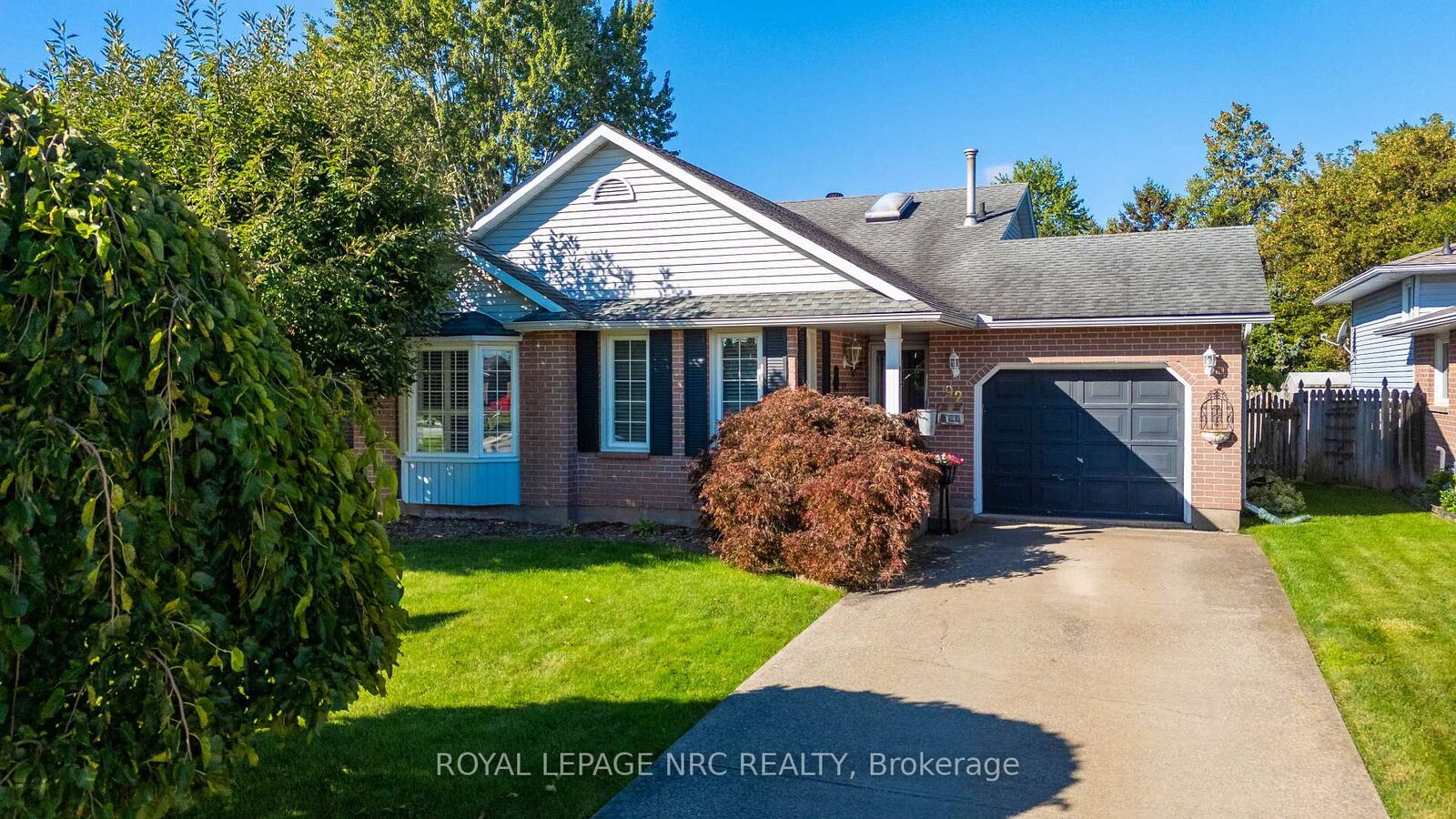 Property Photo:  92 Larchwood Circle  ON L3C 6T3 