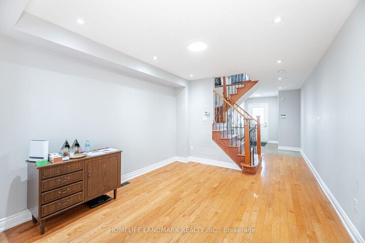 Property Photo:  81 Vessel Crescent Main/Upper  ON M1C 5K6 
