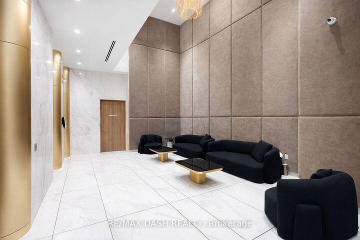 Property Photo:  634 Church Street 3109  ON M4Y 0G9 