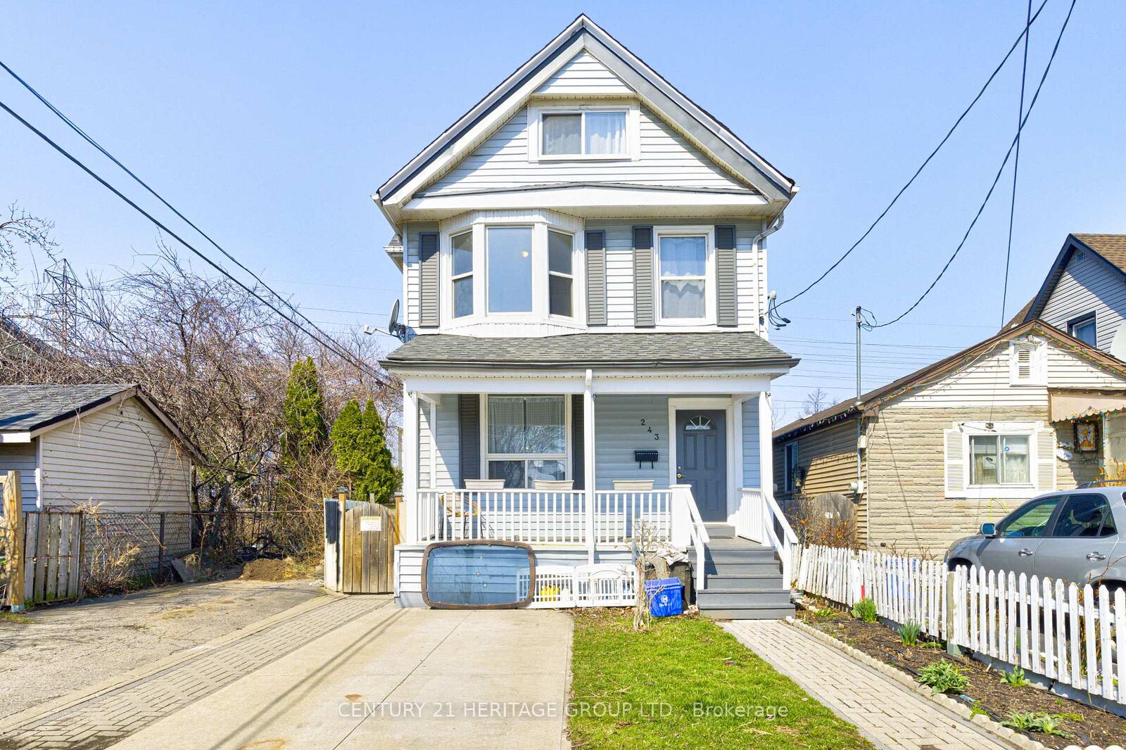 Property Photo:  243 Gibson Avenue  ON L8L 6K3 
