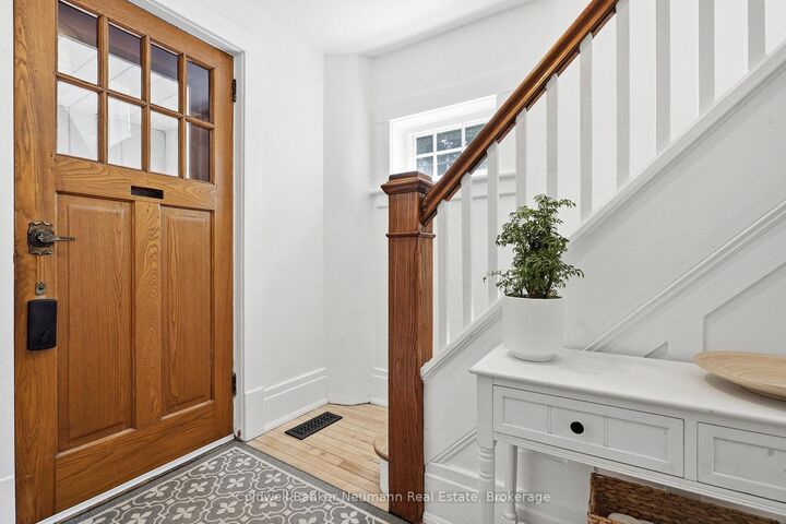 Property Photo:  63 Fountain Street W  ON N1H 3P4 