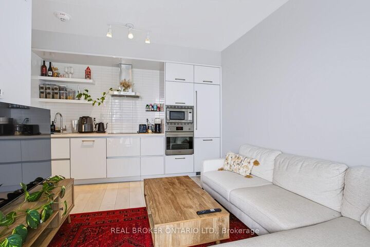 Property Photo: 2221 Yonge Street 4207 ON M4S 2B4