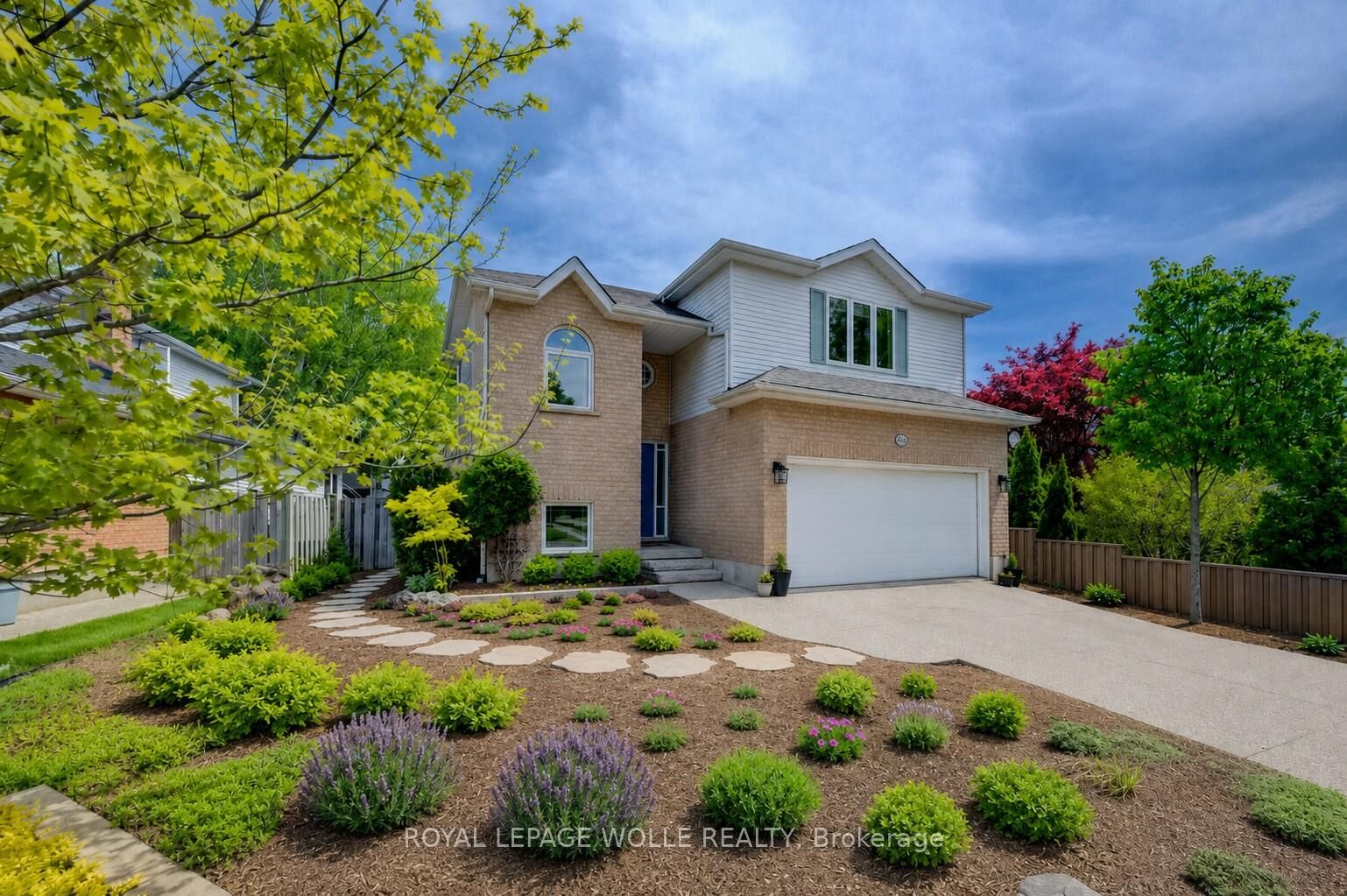 Property Photo:  464 Northlake Drive  ON N2V 2A4 