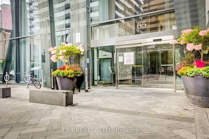 Property Photo:  65 St. Mary Street 3701  ON M5S 0A5 