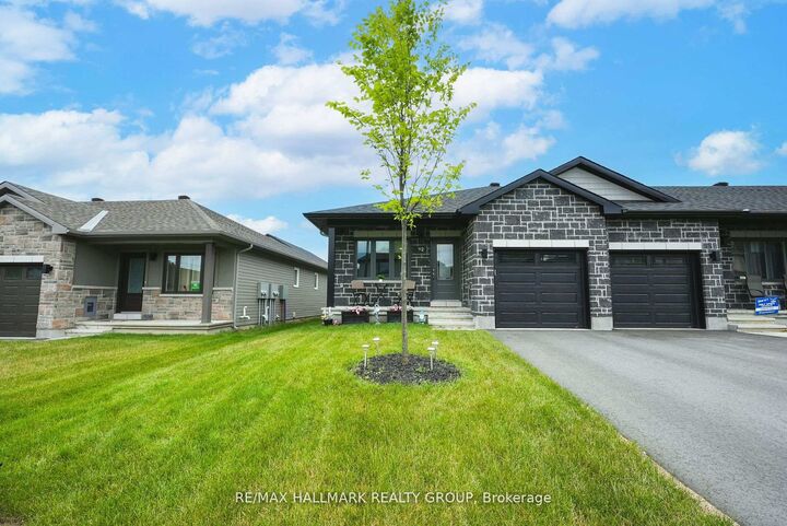 Property Photo:  92 Seabert Drive  ON K7S 0K1 