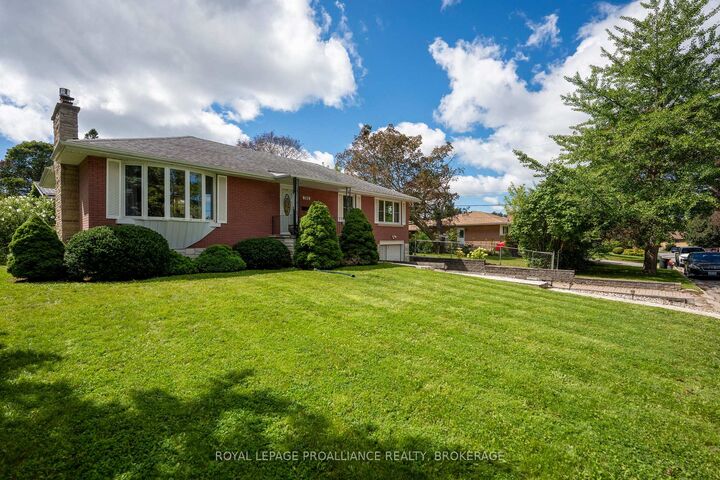 Property Photo:  302 Arrowhead Place  ON K7M 3L3 