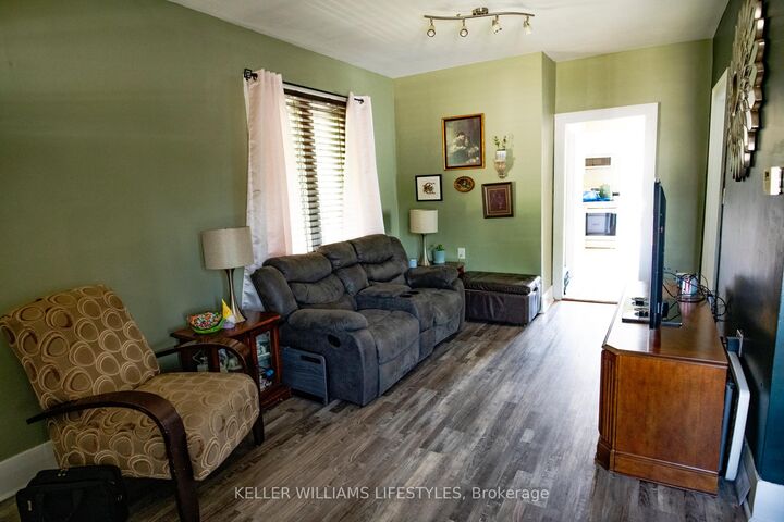 Property Photo:  93 Homan Street  ON N5Z 1A9 