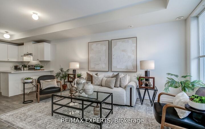 Property Photo:  300 Alex Gardner Circle 61  ON L4G 1N4 