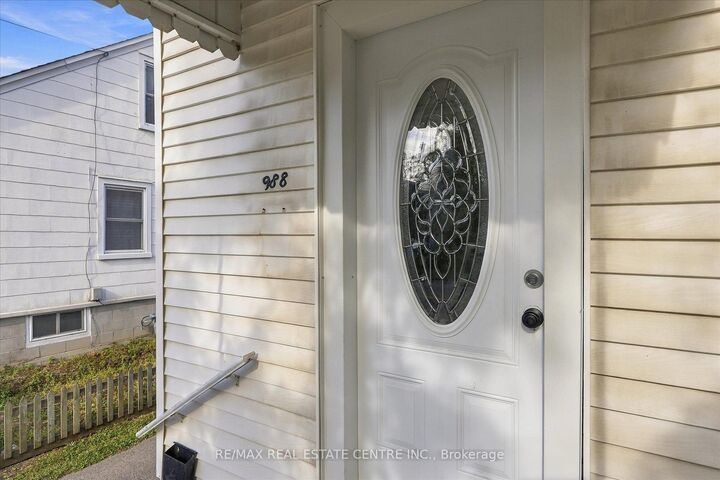 Property Photo:  988 High Street  ON K9J 5R6 