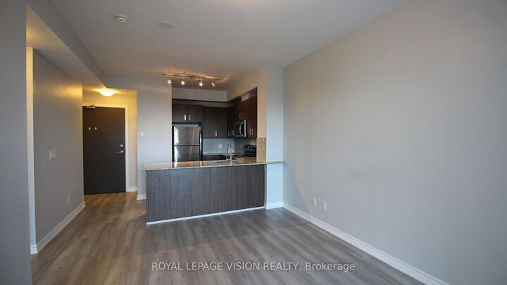 Property Photo:  11611 Yonge Street 302  ON L4E 1G2 