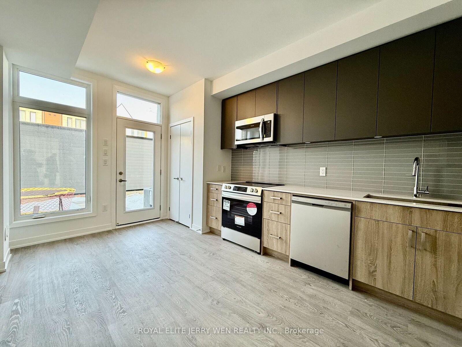 Property Photo:  16 Turtle Island Road  ON M6A 0G2 
