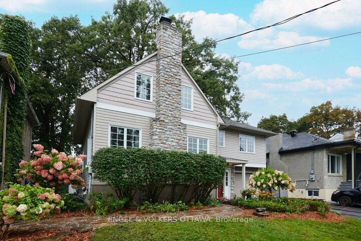 Property Photo: 514 Highcroft Avenue ON K1Z 5J4