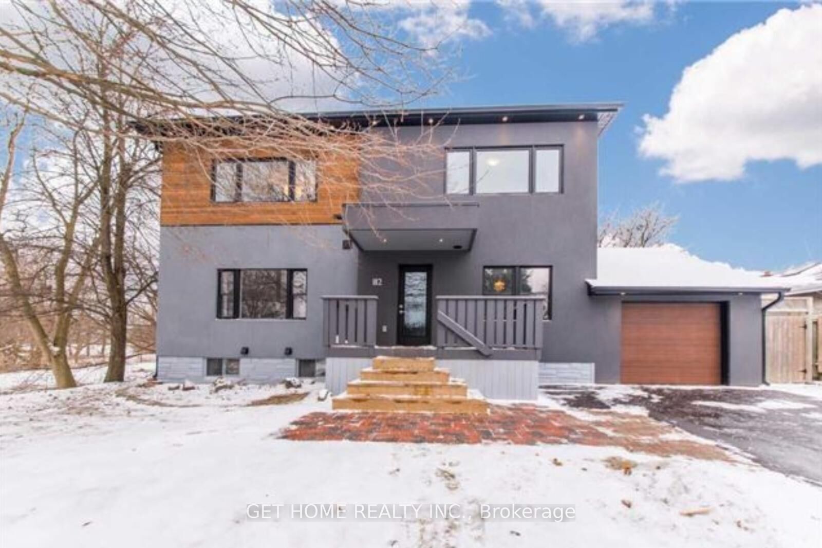 Property Photo: 1112 Centre Street S ON L1N 4X8