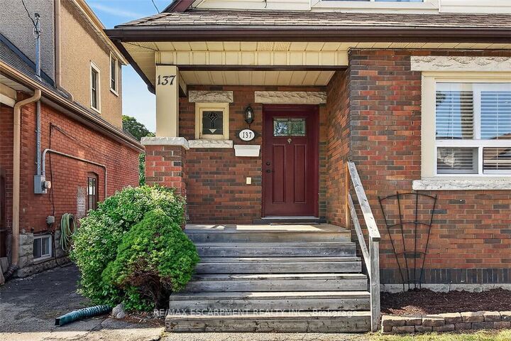 Property Photo:  137 Cope Street  ON L8H 5B3 