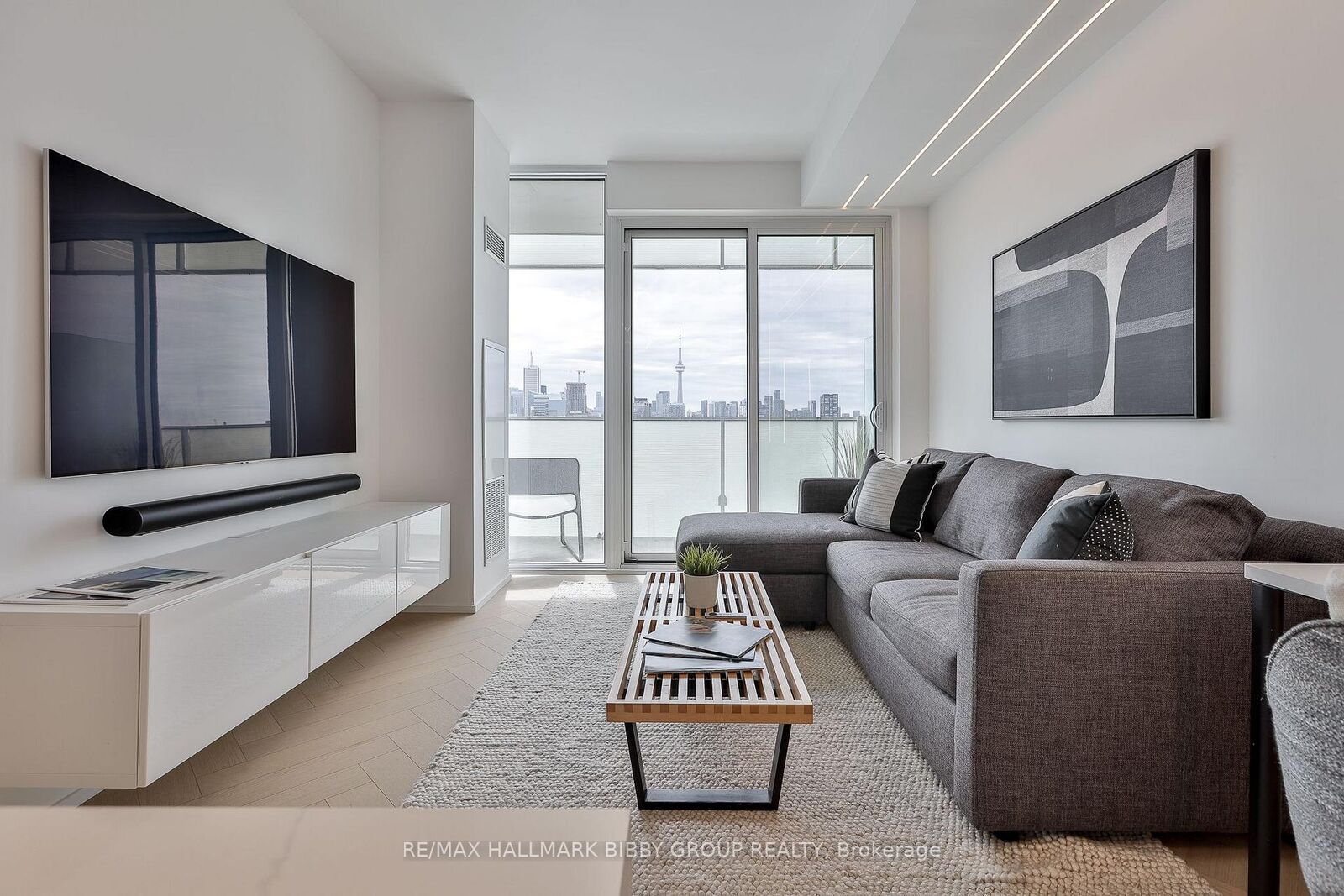 Property Photo:  200 Bloor Street W 1204  ON M5S 1T8 