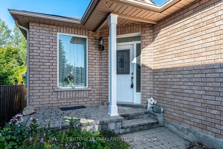 Property Photo:  85 Canoe Avenue  ON L4E 3Y2 
