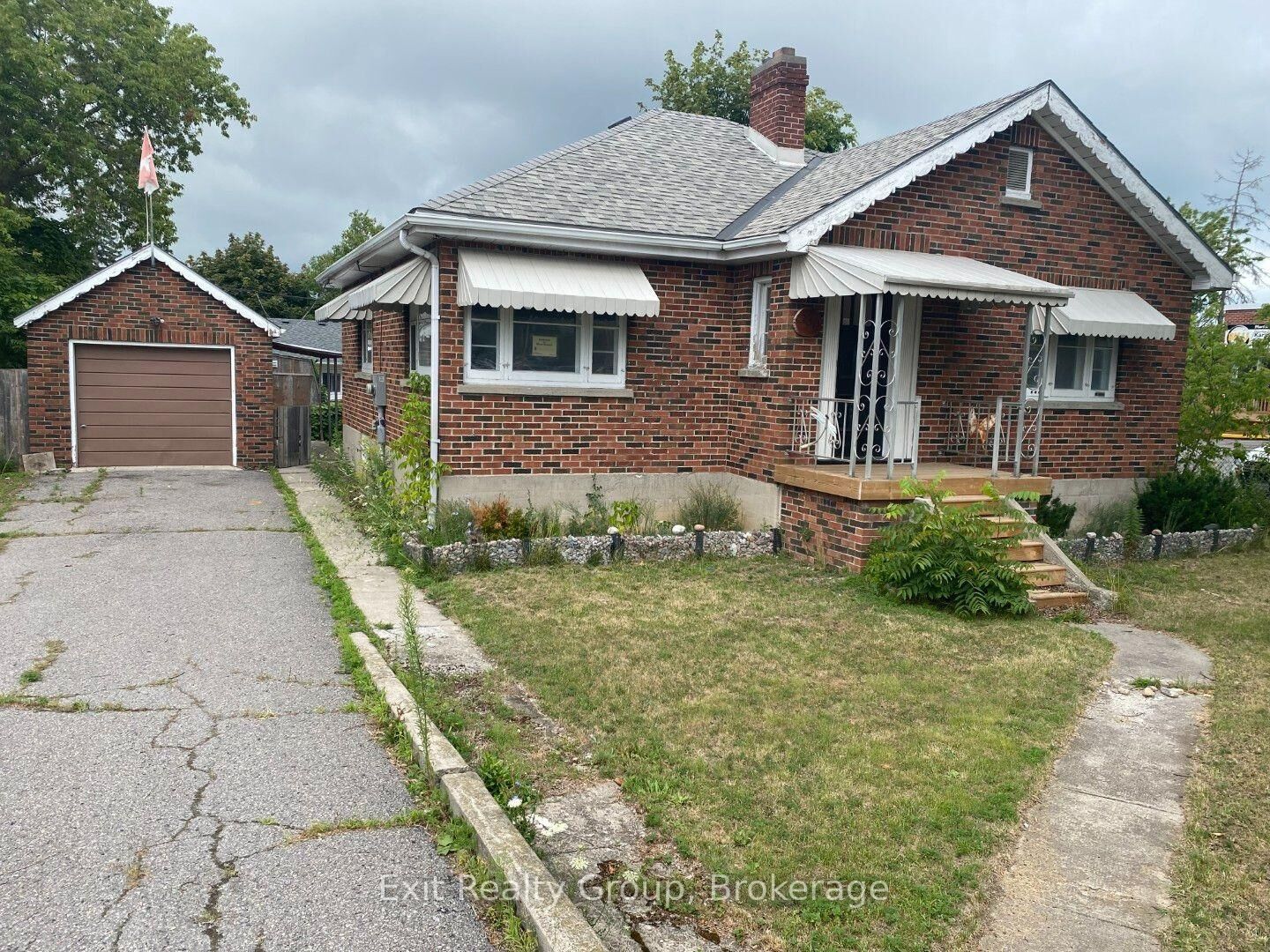 Property Photo:  236 North Front Street  ON K8P 3C2 