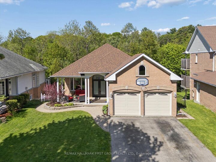 Property Photo:  1028 Highbrooke Court  ON L1K 2K6 