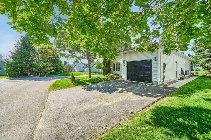 Property Photo:  40 Niagara Trail  ON L1B 1L6 