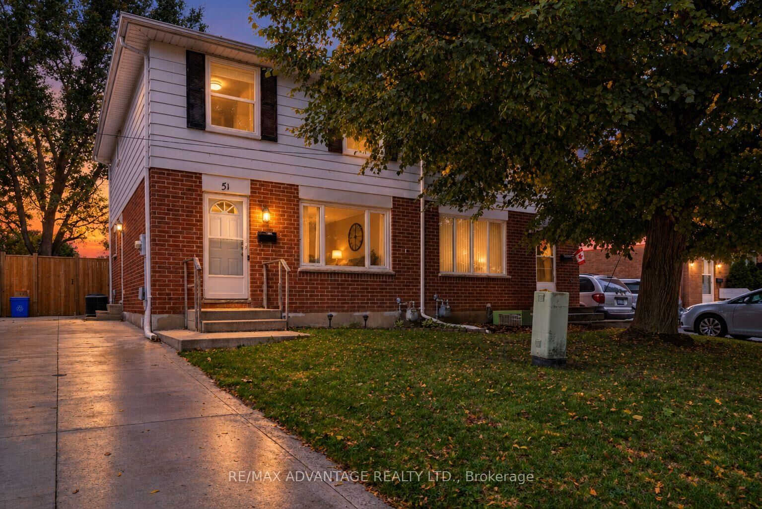 Property Photo: 51 Pauline Crescent E ON N6E 2L2