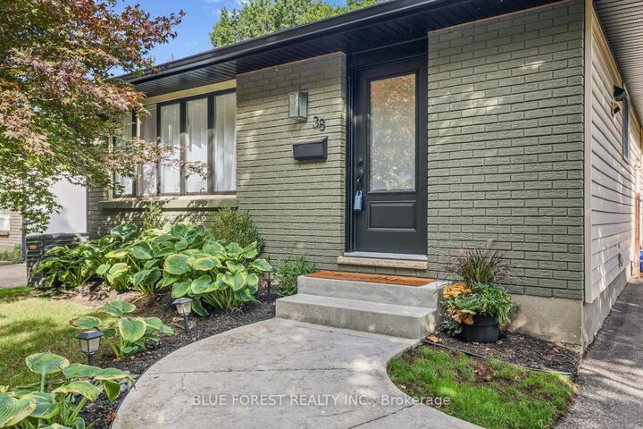 Property Photo:  38 Stroud Crescent  ON N6E 1Z6 