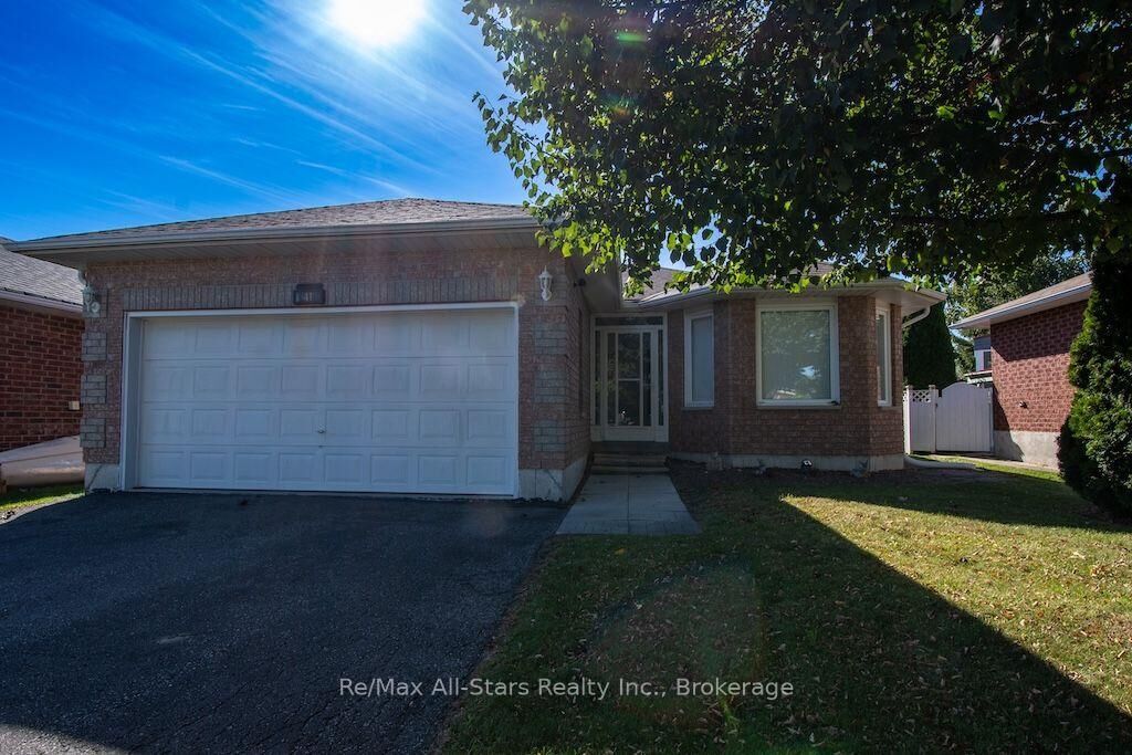 Property Photo:  41 McGibbon Boulevard  ON K9V 6G4 