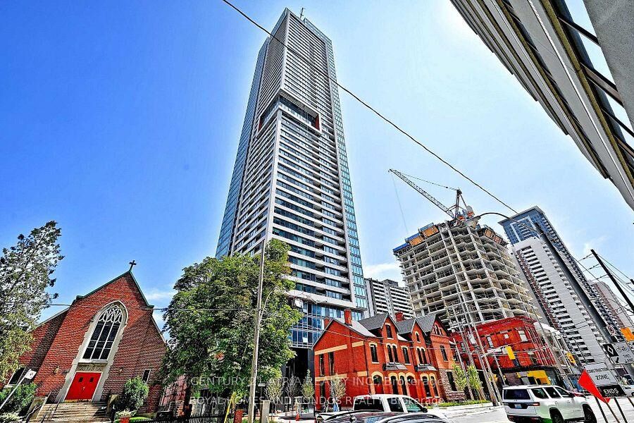 Property Photo:  609 Sherbourne Street 4007  ON M4X 0A4 