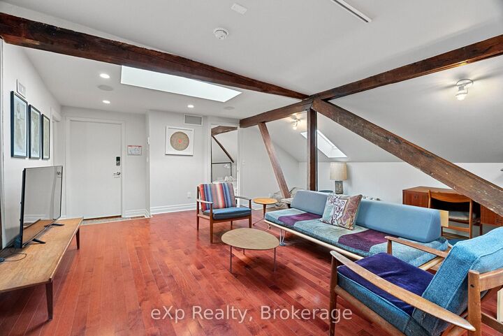 Property Photo:  94 Wellington Street 6  ON N5A 2L2 