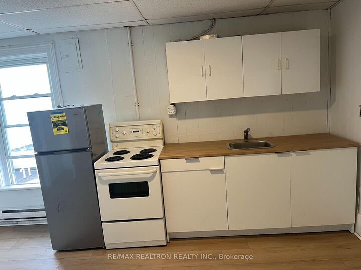 Property Photo: 106 Dundas Street W 4 ON K8V 3P3