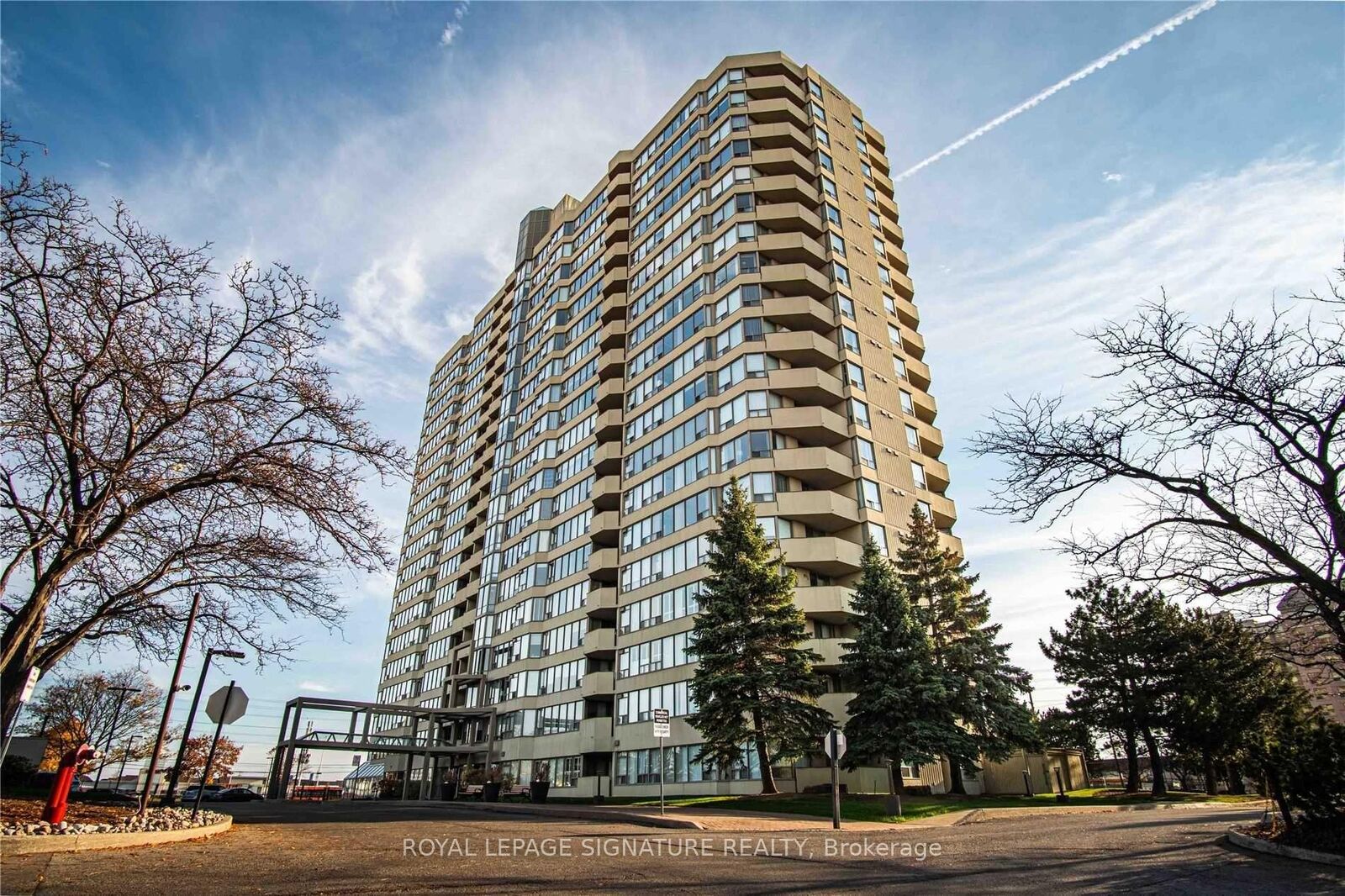 Property Photo: 700 Constellation Drive 408 ON L5R 3G8