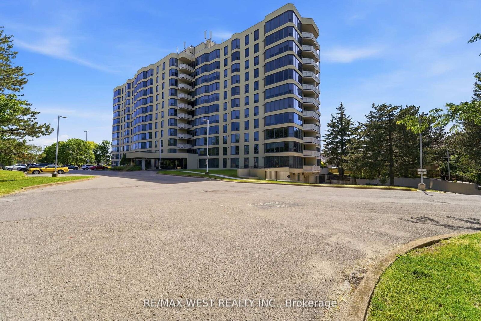 Property Photo:  81 Scott Street 808  ON L2N 7L5 