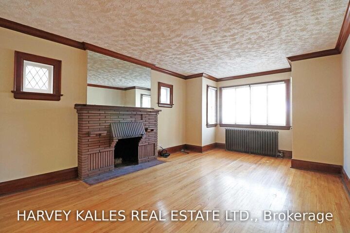 Property Photo: 184 Duplex Avenue ON M5P 2A9