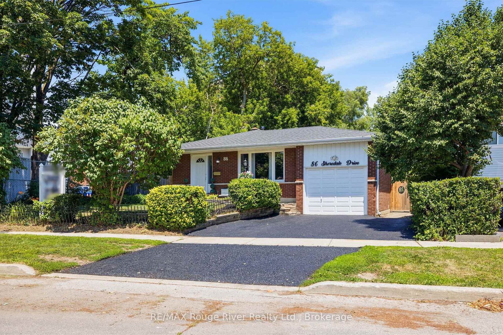 Property Photo:  86 Shoredale Drive  ON M1G 3S9 