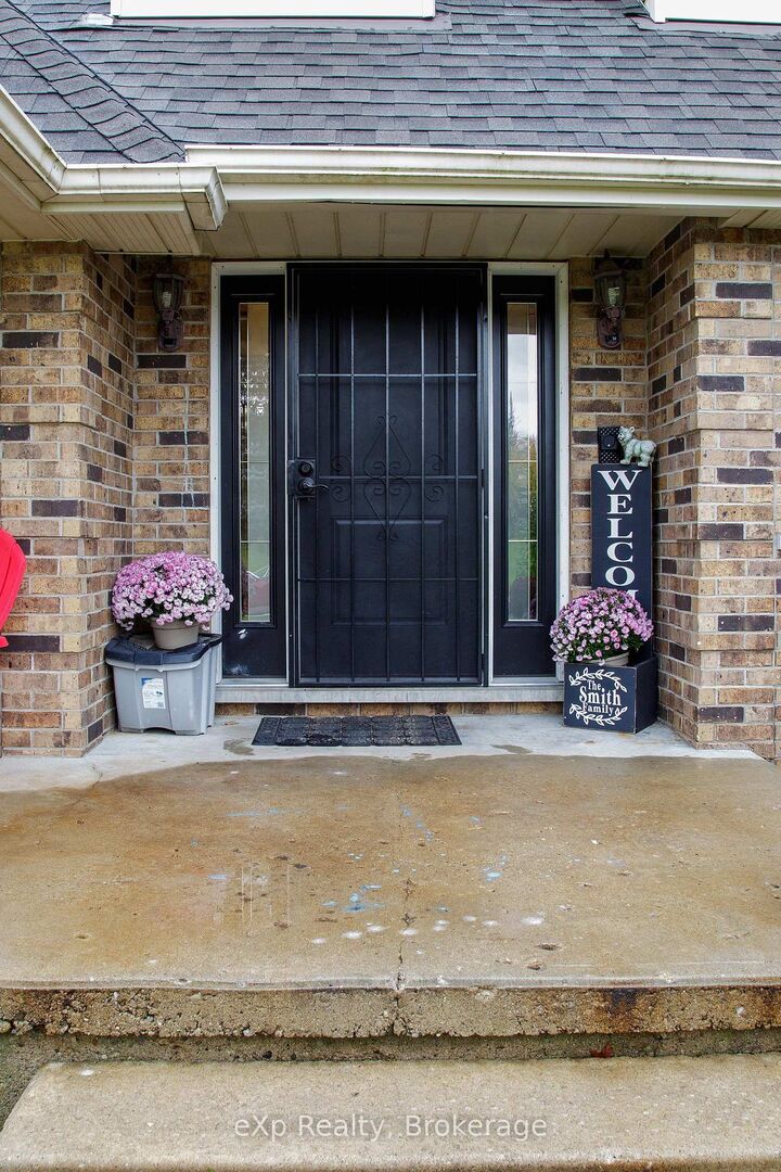 Property Photo:  41564 Byers Street  ON M0M 1L0 