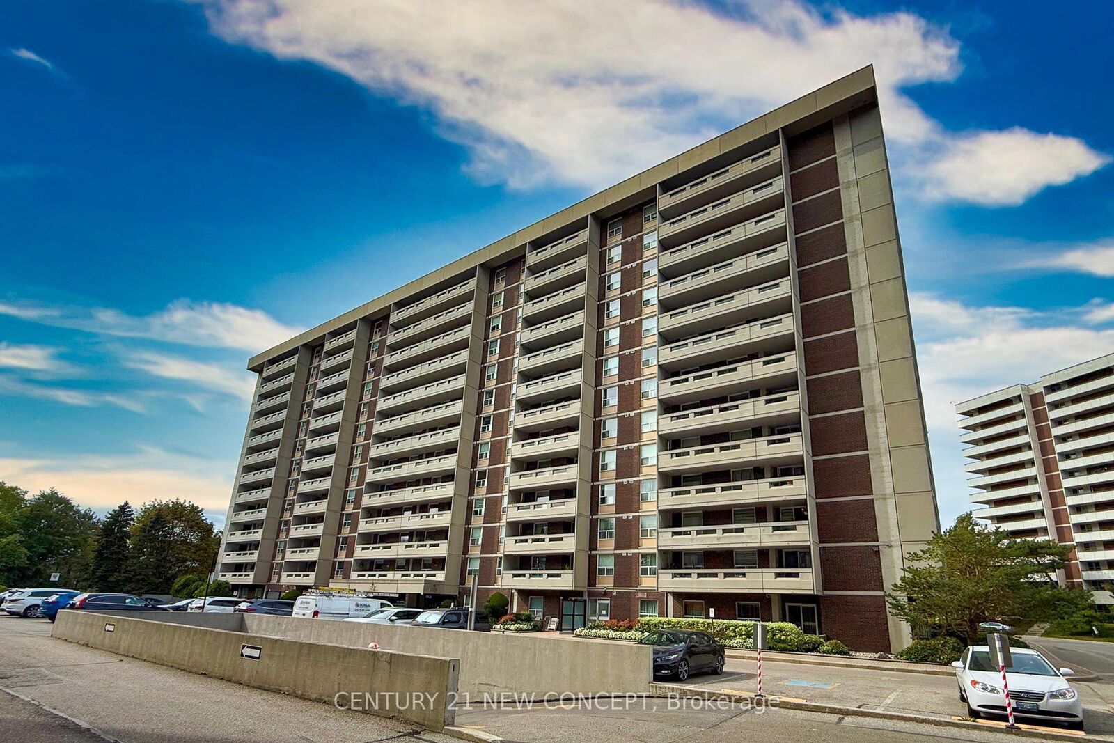 Property Photo:  60 Inverlochy Boulevard 606  ON L3T 4T7 