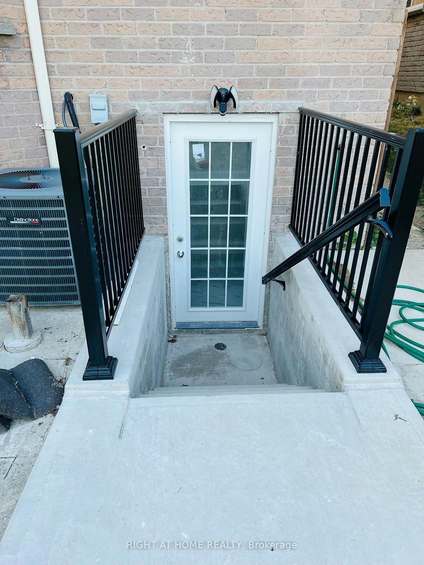 Property Photo:  314 Harrowsmith Drive Lower  ON L5R 1P7 