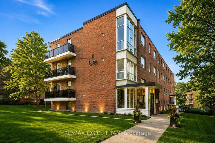 Property Photo:  4 Hill Heights Road 101  ON M8Y 1Z1 