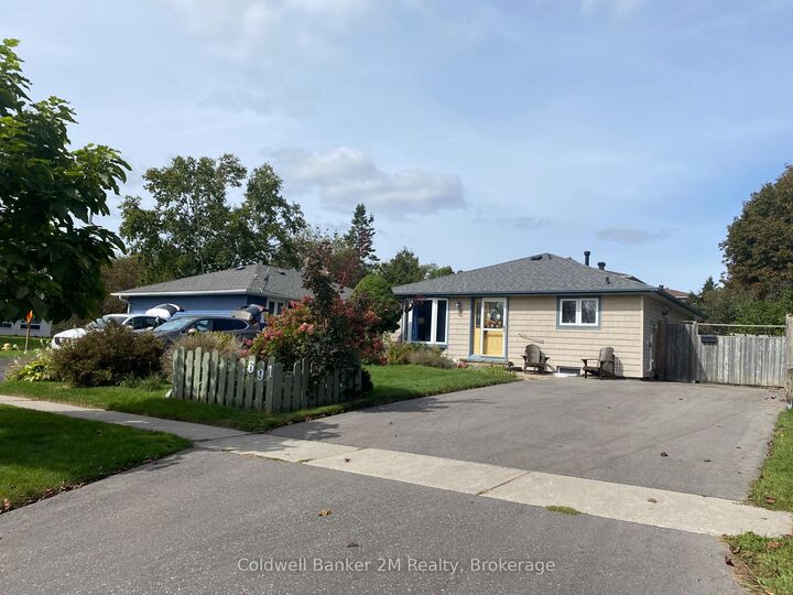 Property Photo:  691 Wesley Drive  ON L1H 7X6 