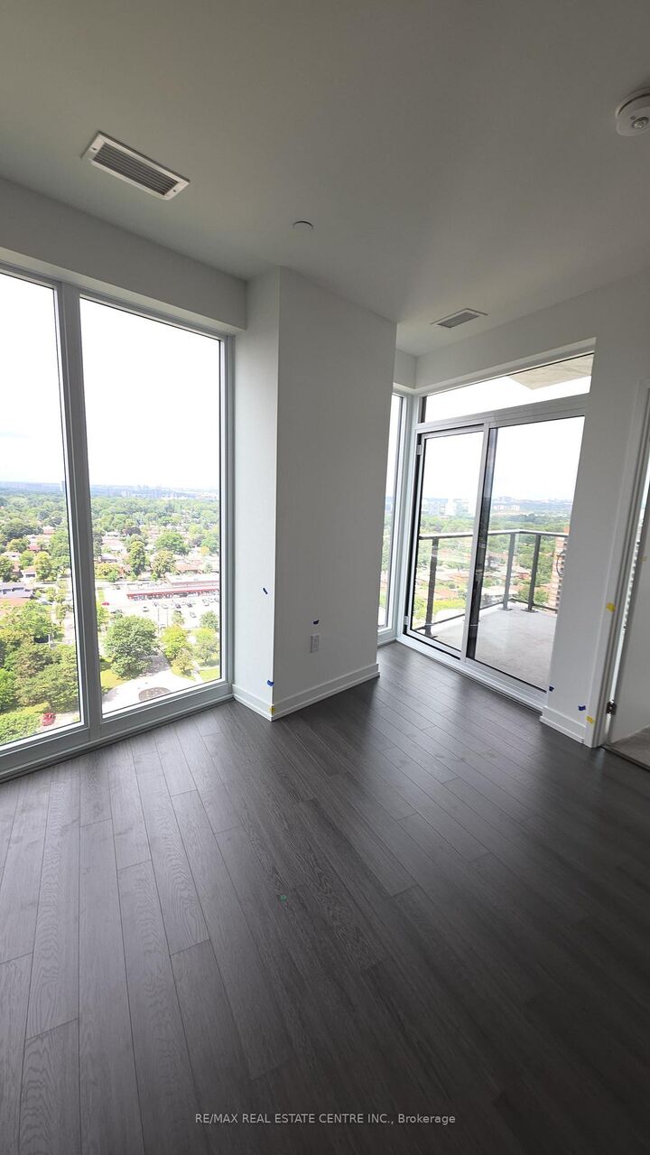Property Photo:  4010 Eglinton Avenue W 1804  ON M9A 0G5 