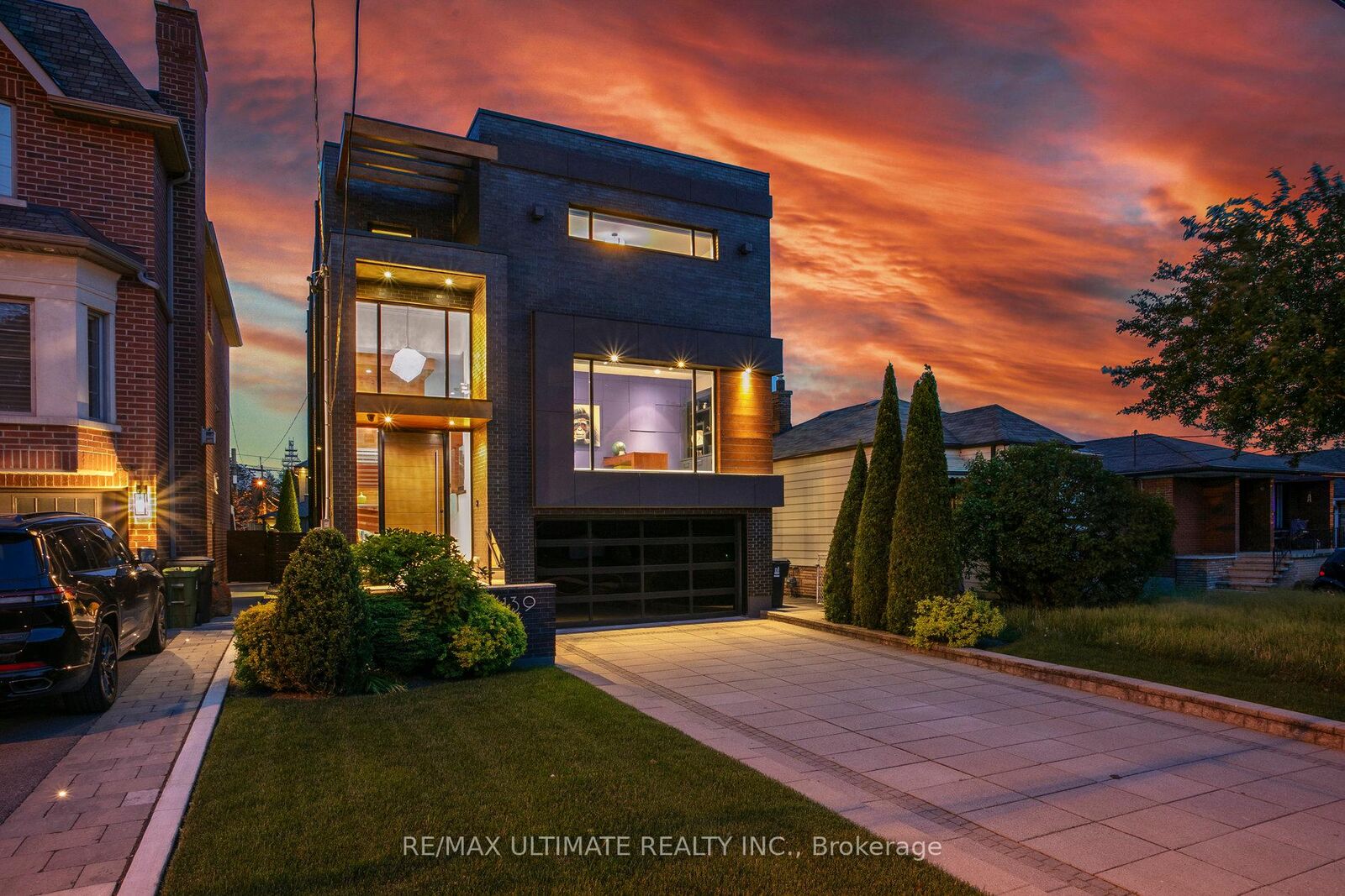 Property Photo:  1139 Glengrove Avenue W  ON M6B 2K5 