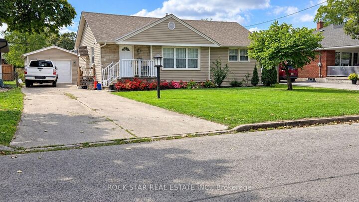Property Photo: 12 Roseland Avenue ON L2M 5Z2