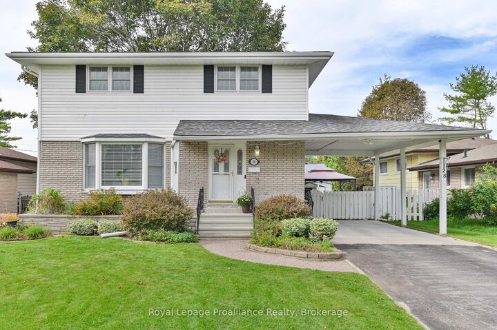 Property Photo: 28 Shoniker Avenue ON K8V 2B5