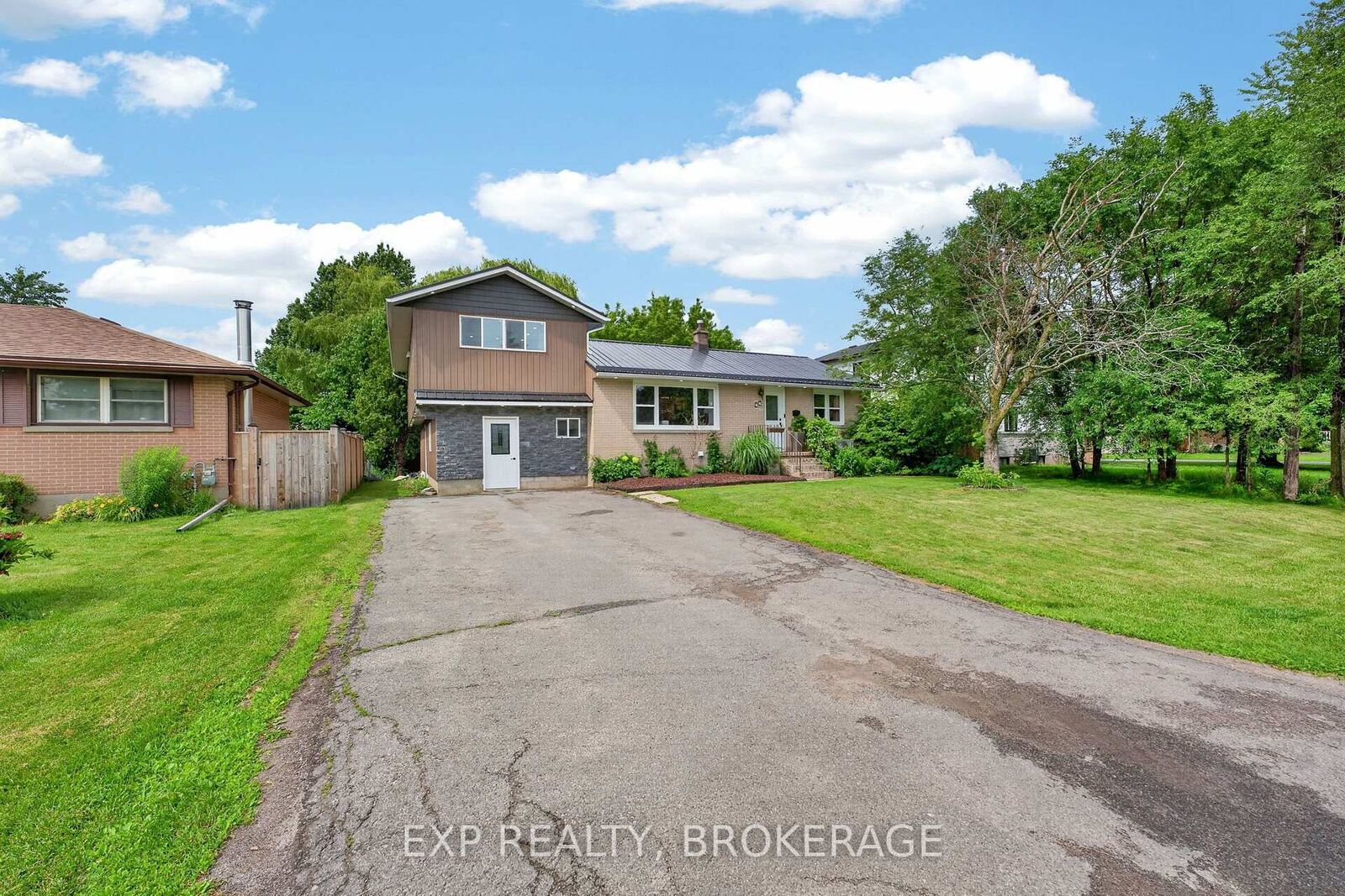 Property Photo:  44 Lennox Street  ON K7M 4S4 