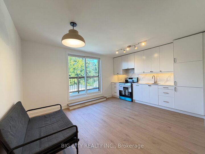 Property Photo:  20 Gray Avenue Upper  ON M6N 4S6 