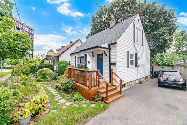 Property Photo:  8 Smith Crescent  ON M8Z 3X5 
