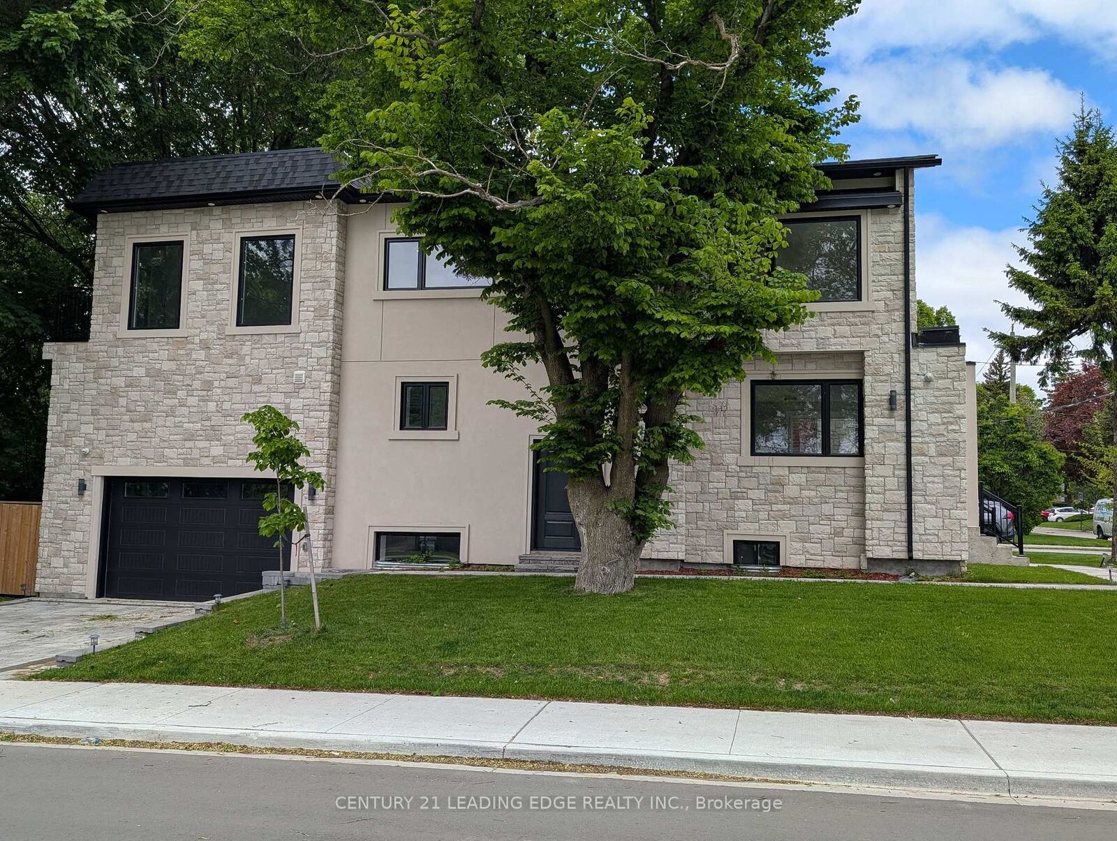 Property Photo:  50 Dorset Road  ON M1M 2S7 