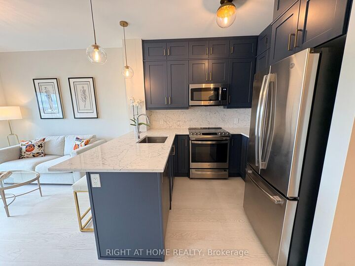 Property Photo:  102 Grovewood Common 527  ON L6H 0X2 