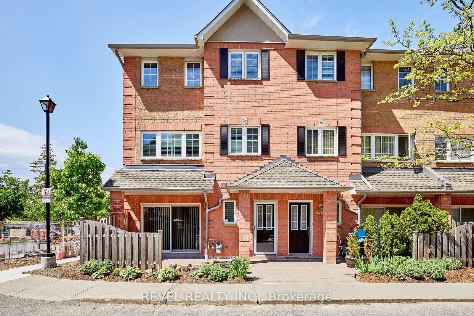 Property Photo:  1400 The Esplanade N/A N 411  ON L1V 6V2 