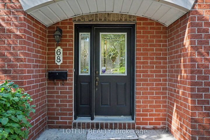 Property Photo: 68 Metropole Private ON K1Z 1G1
